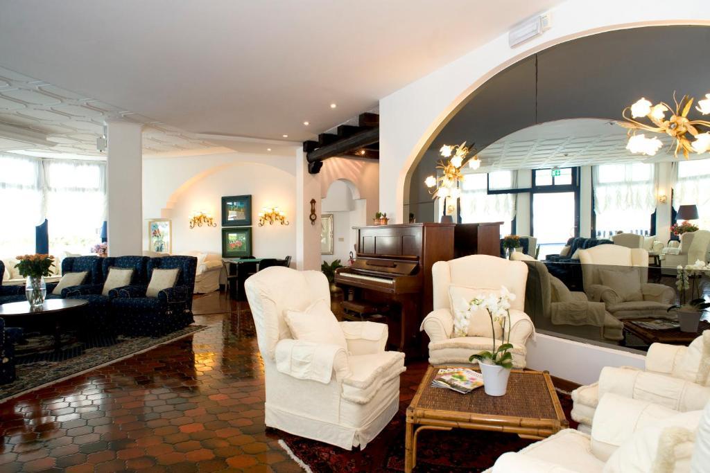 לידו די ג'סולו Hotel Cavalieri Palace & Suites מראה חיצוני תמונה